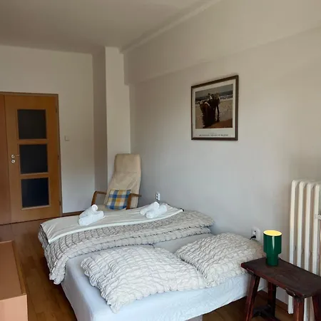 2br Near Nivy & Center *