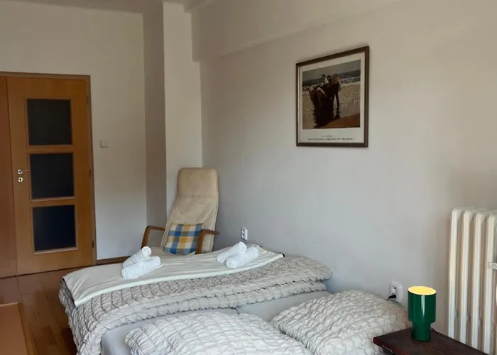 2br Near Nivy & Center *