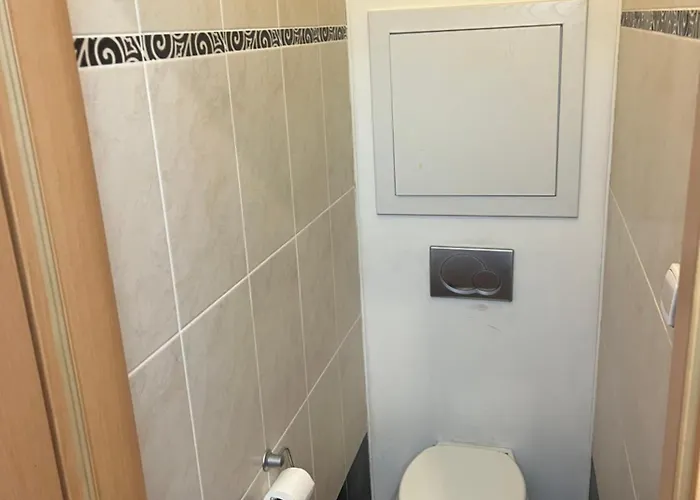 2br Near Nivy & Center