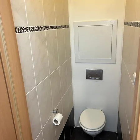 2br Near Nivy & Center